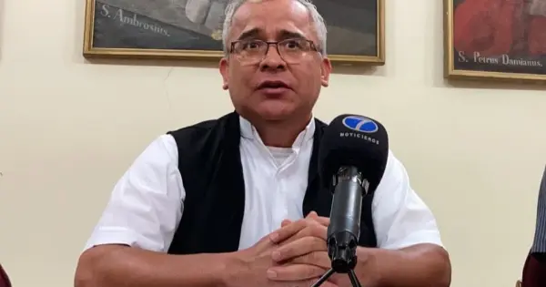 ¡Iglesia estalla! Acusan show político tras asesinato de empresaria potosina