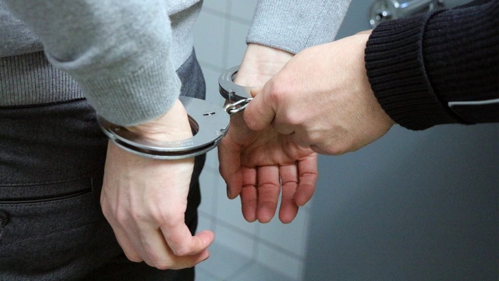 ¡TIROTEO EN CASA TERMINA EN MUERTE! ¡YA HAY DETENIDO!