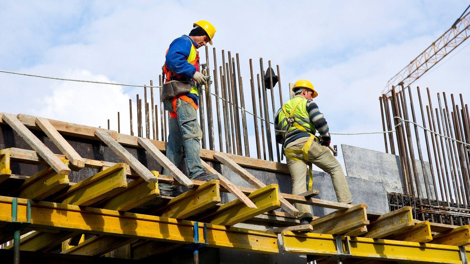 ¡Se derrumba la construcción en SLP! Más de 4 mil empleos al hoyo