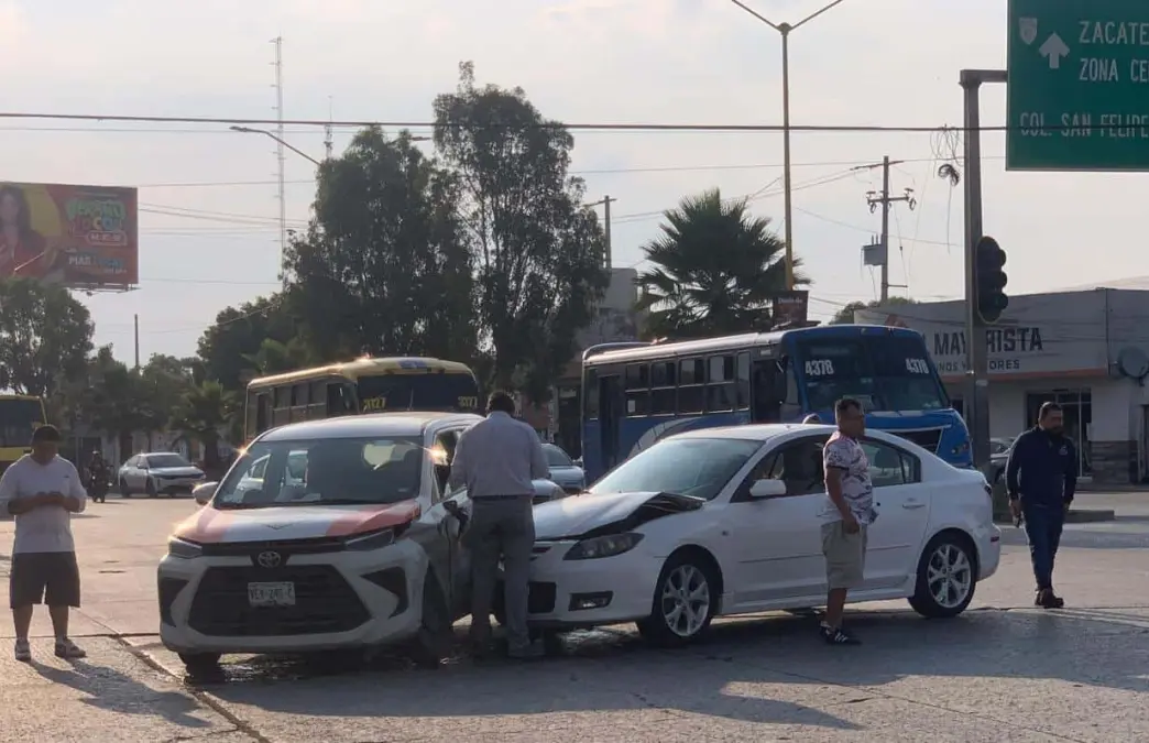 ¡Choque brutal en Soledad! Camioneta de seguridad privada destrozada