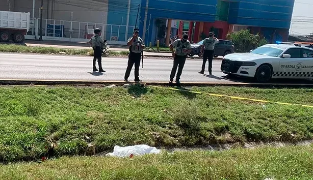 ¡Macabro despertar! Cuerpo aparece frente a la Guardia Nacional