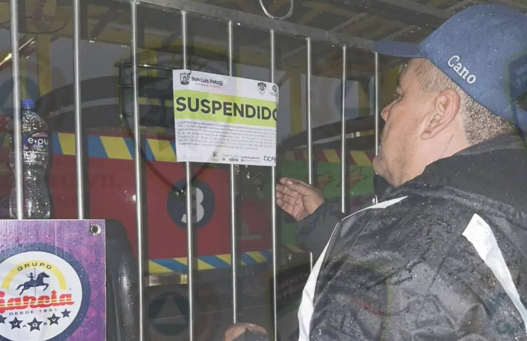¡Casi los lanza por los aires! Juego falla en plena lluvia en la 57